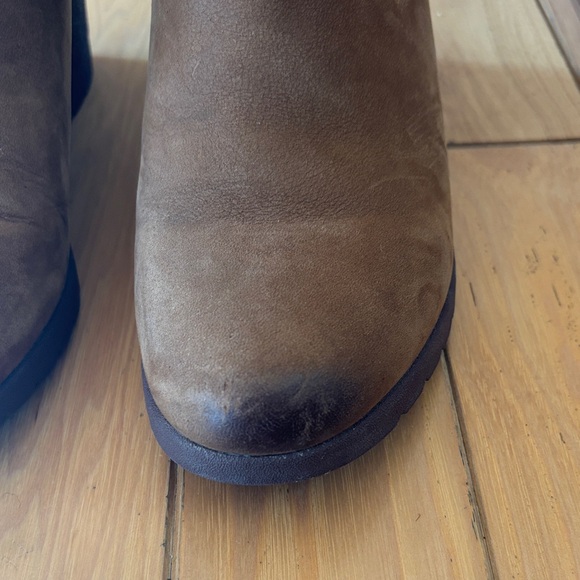 UGG Women's Tan Wedge Boots with Cream Lining - Picture 8 of 9